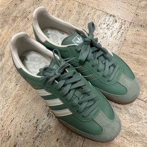 Adidas Samba Women’s size 9
